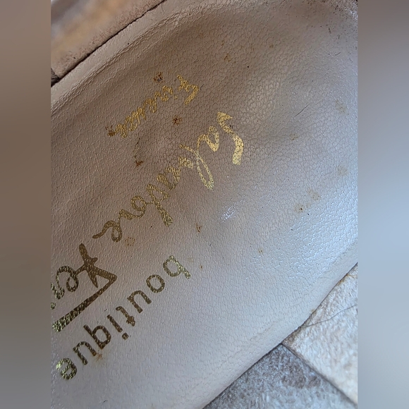 SALVATORE FERRAGAMO Vara Nuetral Leather Gold Bow Low Heels Size 9B - Picture 15 of 17